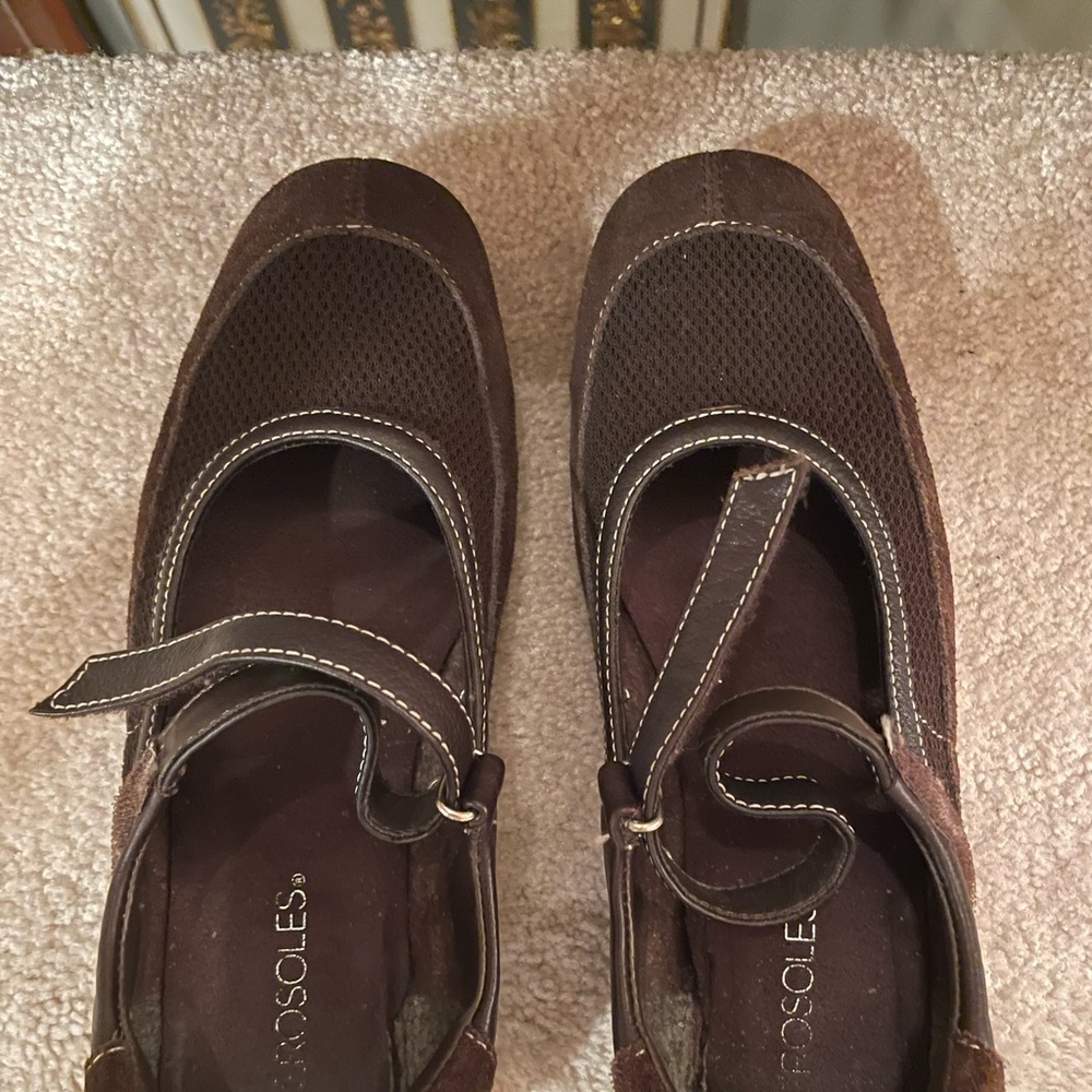 AEROSOLES Dark Brown Mary Jane Shoes. Comfortable for every day.